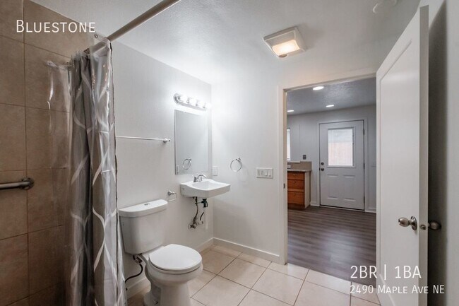 Building Photo - 2 Bedroom Duplex in Salem - Available for ...