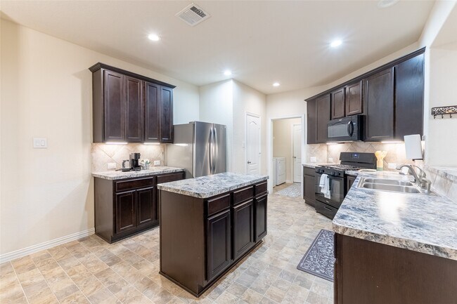 Building Photo - 11413 Hackmatack Way