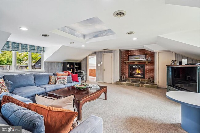 Building Photo - 6623 Radnor Rd