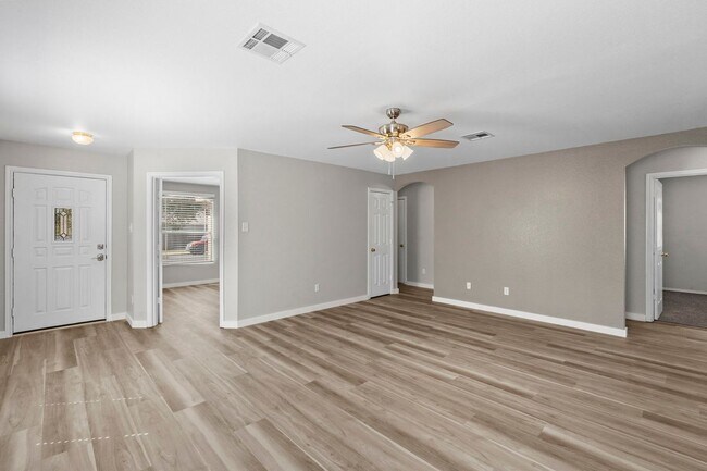 Building Photo - 164 Pearl Lake Dr