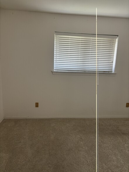 Building Photo - 310 Meadowlark Ln