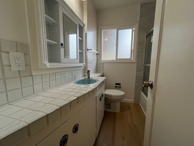 Building Photo - Updated El Cerrito Home with New Kitchen Appliances, Private Deck & Great Walkability