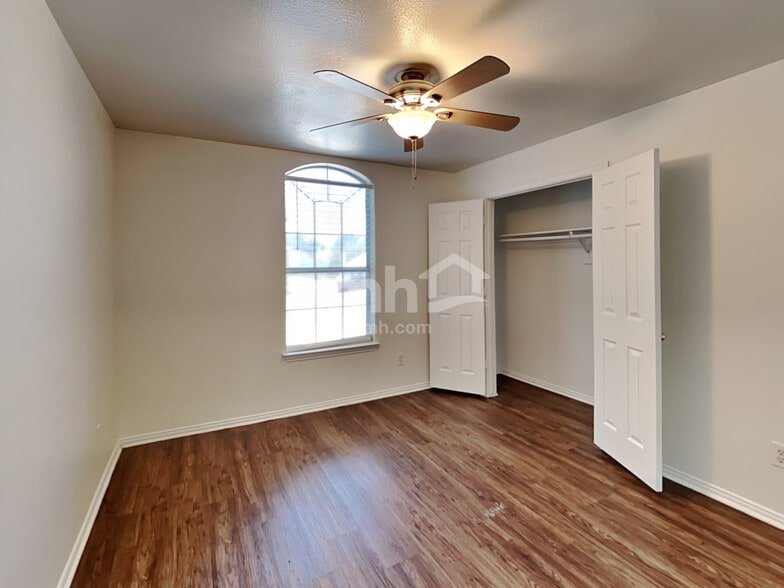 Building Photo - 3933 Evergreen Ct