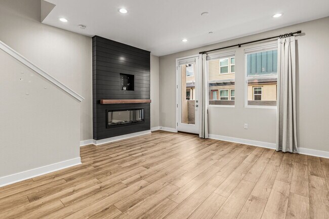 Building Photo - 7631 University Ave