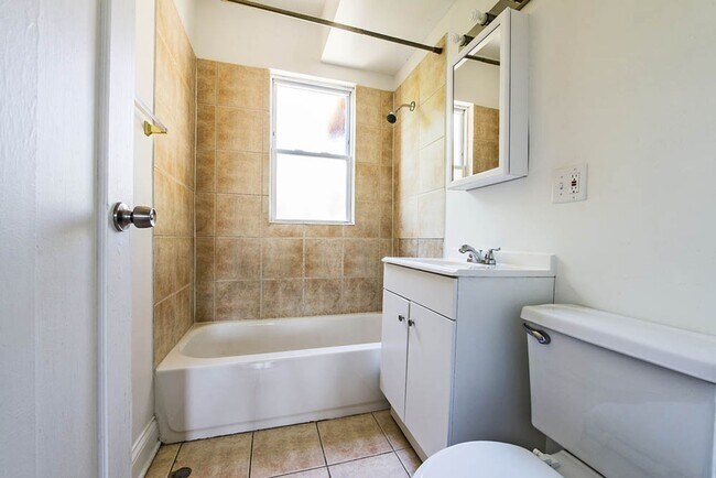 Building Photo - 5401 W Le Moyne