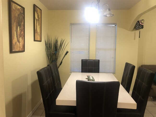 Building Photo - 9802 Cantera Ct