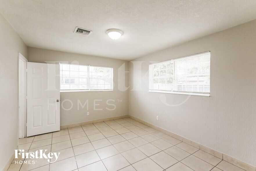 Building Photo - 4115 NW 185th St