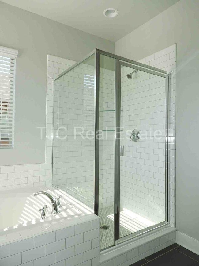 Building Photo - Central Park Home for Rent! Mountain Views!