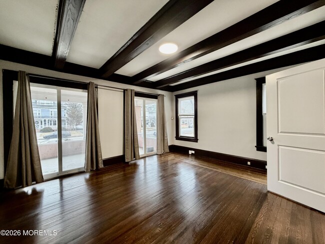 Building Photo - 512 4th Ave