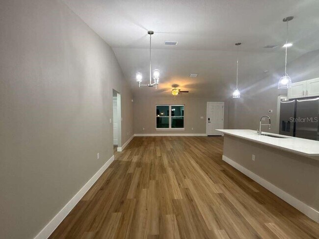 Building Photo - 1884 W Quaker Ln