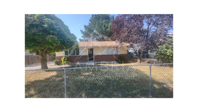 Primary Photo - Roomy 4 Bedroom Rambler with additional bo...