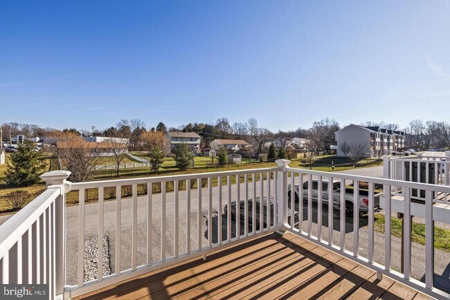 Building Photo - 18 Breezewood Dr