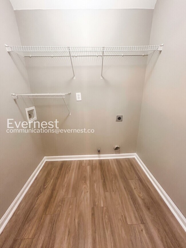 Building Photo - Limited Time Special Offer / 4 Bed, 4 Bath Home with Garage / Pet-Friendly / Vouchers Accepted / ...