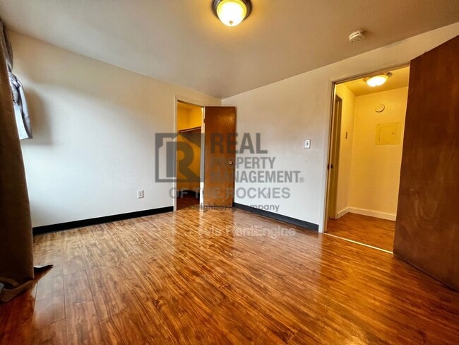 Building Photo - 1005 Robertson St