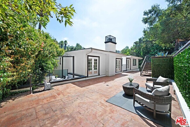 Building Photo - 2563 Hutton Dr