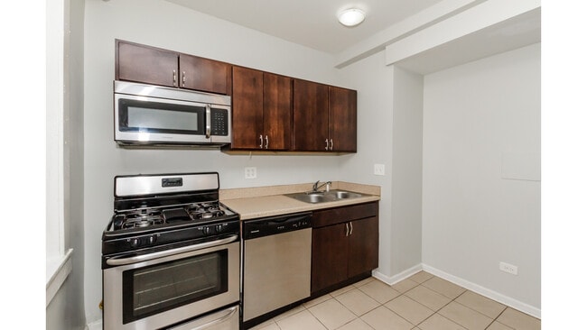 Building Photo - 3734 W Lawrence Ave