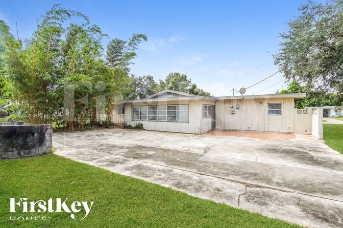 Building Photo - 2749 Elm Dr NE