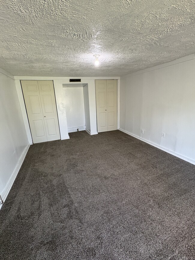 Building Photo - 730 W 8th St