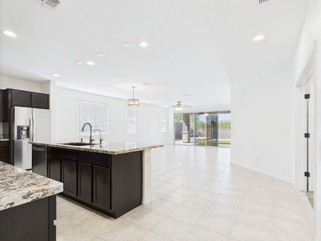 Building Photo - Resort Style Living in Estrella Mountain Ranch