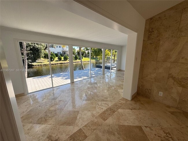 Building Photo - 332 NW 47th Ave