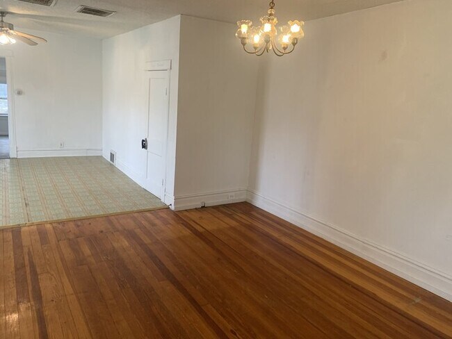 Building Photo - 1464 Beach St