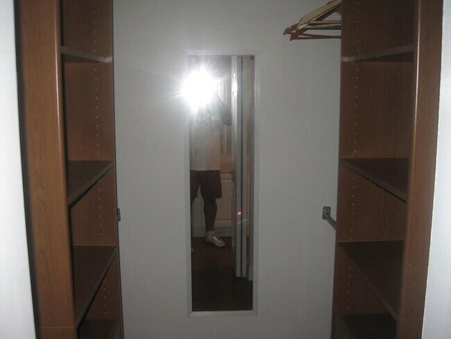 Building Photo - 711 N Pine Island Rd