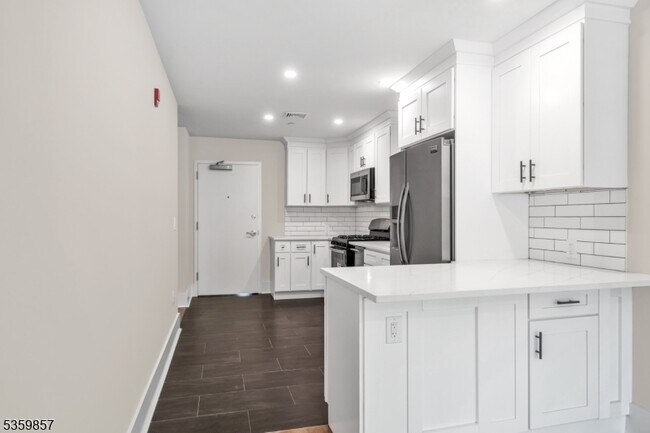 Building Photo - 162 Closter Dock Rd