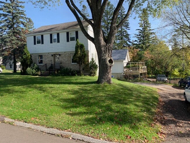 Primary Photo - Duluth MN - 4 Bedroom - 1 Bath - Close to ...