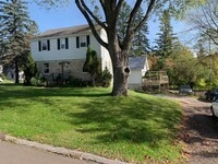 Building Photo - Duluth MN - 4 Bedroom - 1 Bath - Close to ...