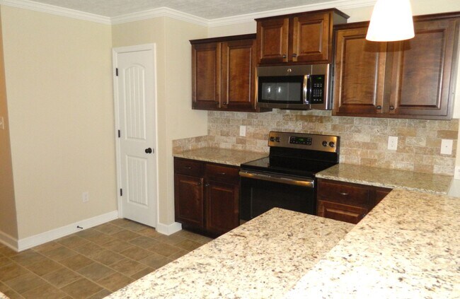 Building Photo - 7018 Summerton Dr