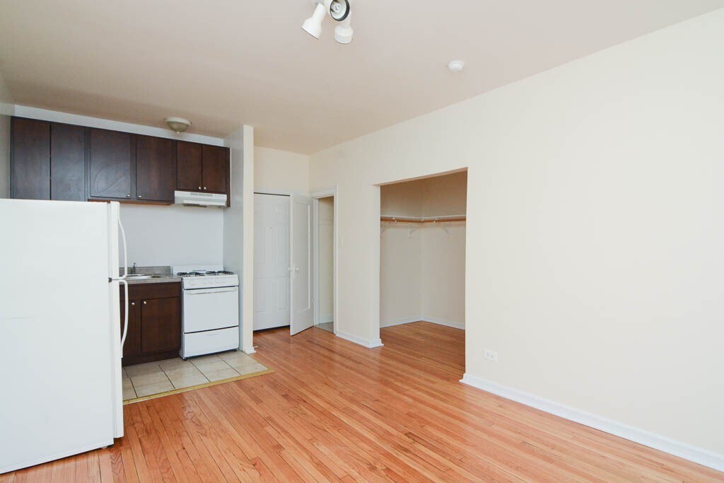 Building Photo - 2737 N Spaulding Ave