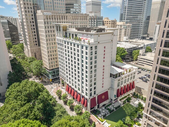 Building Photo - 307 W Trade St