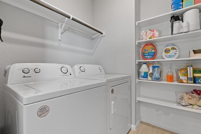 Building Photo - 5317 Baythorne Dr