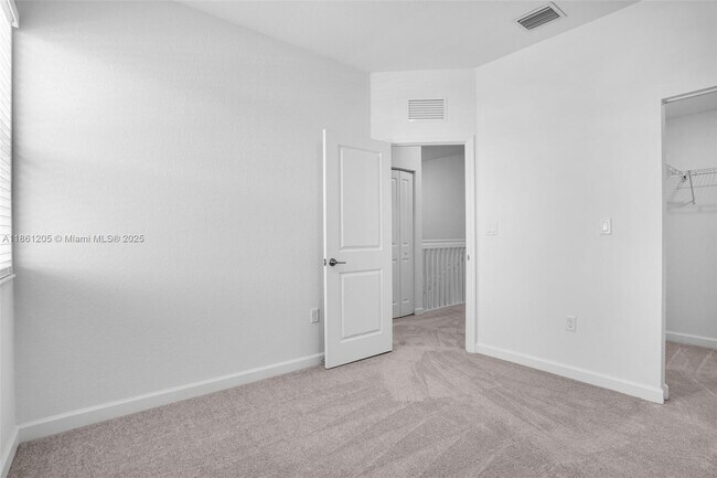Building Photo - 2664 SE 28th St