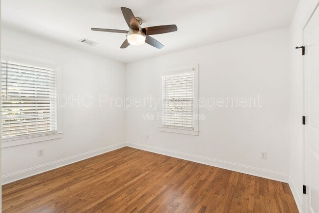 Building Photo - 402 S Columbia Dr