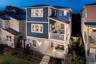 Building Photo - 8 Vista Ct