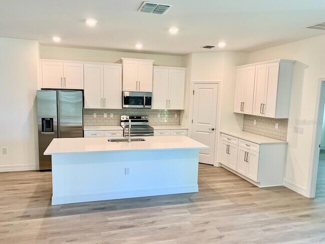 Building Photo - 21475 Seaton Ave