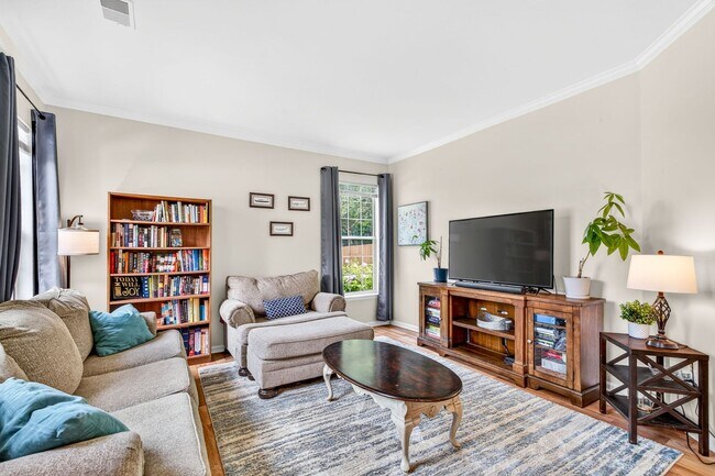 Building Photo - Spacious Living in the Heart of Whitehall