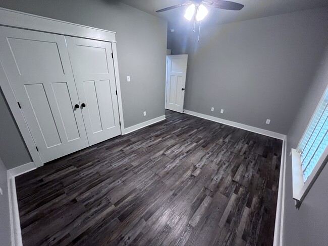 Building Photo - 206 Bridgewood Dr