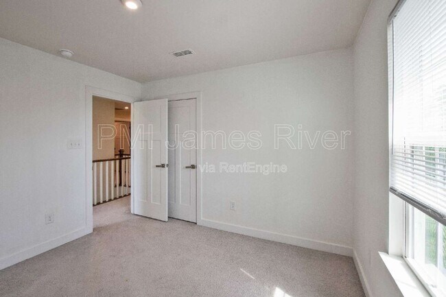 Building Photo - 8225 Spiral Dr