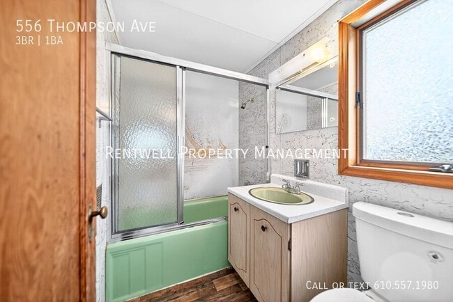 Building Photo - 556 Thompson Ave