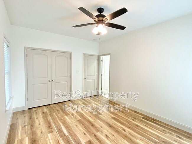 Building Photo - 5309 Rhoda Ln