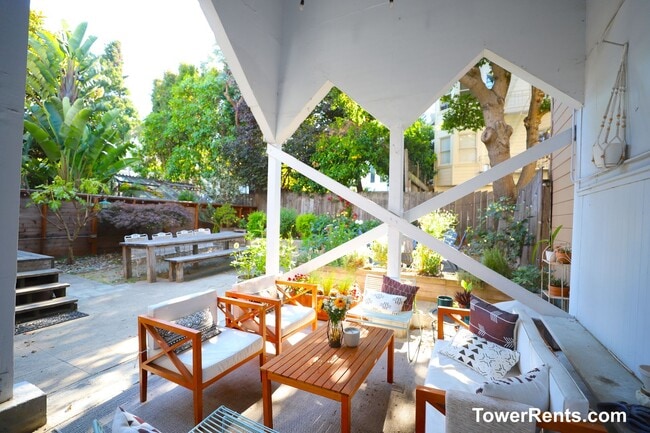 Building Photo - 38A Sharon St