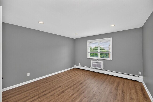 Building Photo - 5458 Beechmont Ave