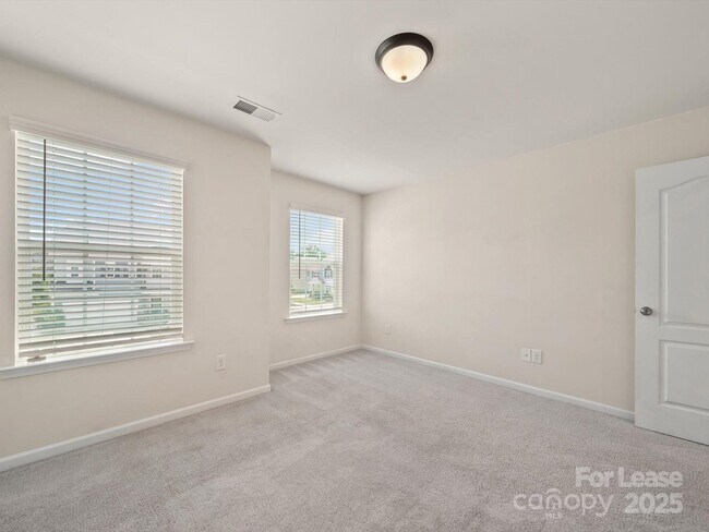 Building Photo - 1067 Winnett Dr