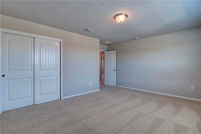 Building Photo - 2212 Bettylou Ln