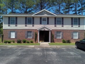 Building Photo - 2 Bedroom, 1 bath apartment - Downstairs Unit