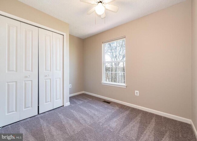 Building Photo - 645 Realm Ct W