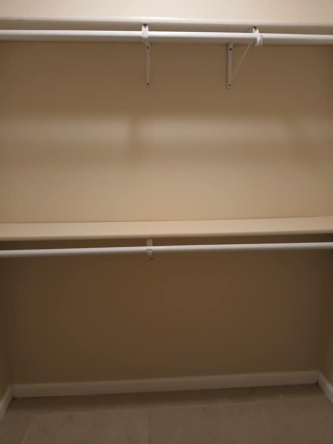 Building Photo - 711 S Poplar St