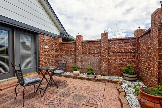 Building Photo - 1340 Bryant Cir